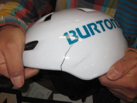 スノボードヘルメット　BARN RED PROTEC バーン　ベルン　レッド　バートン　プロテック　長野県　松本